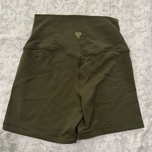 Aritzia High-Waisted Green Women's Shorts